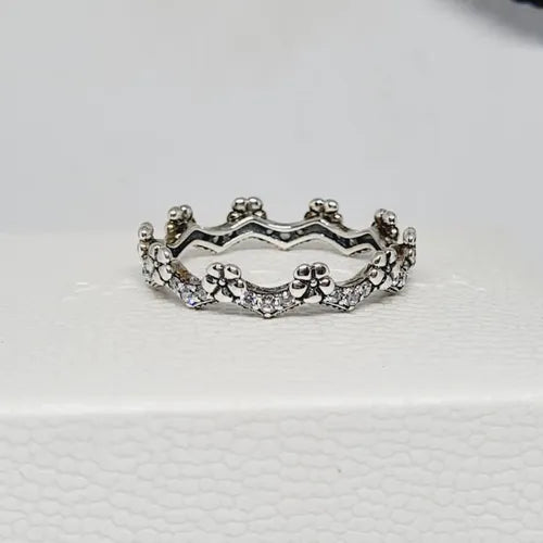 Anillo de Corona con Piedra Color Plateado | Grado B