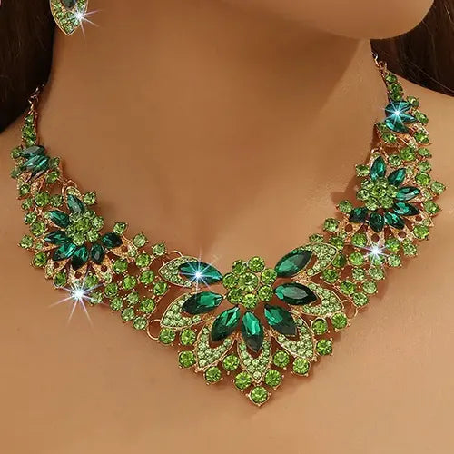 Conjunto de Collar y Pendientes Color Plateado | Grado B