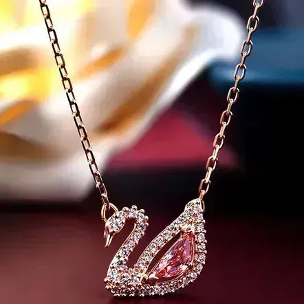 Collar Icónico de Vidrio con Diseño de Cisne | Grado B