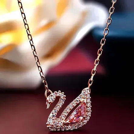 Collar de Cisne Pequeño con Cristales Negros y Kit de Regalo | Grado B