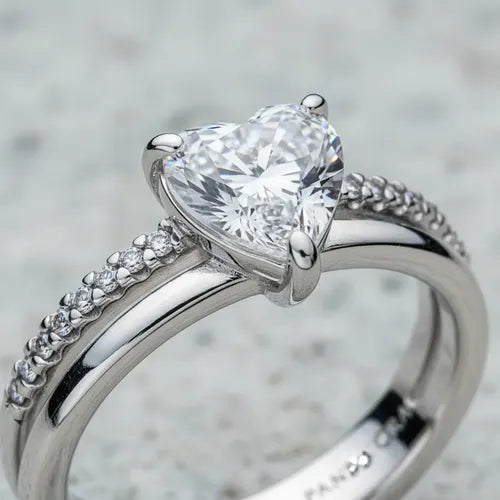 Anillo Corazón con Doble Banda Color Plateado