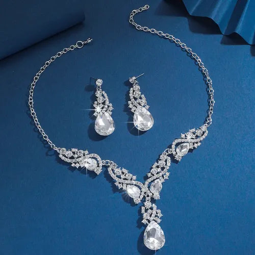 Collar de Cisne Azul con Diseño Icónico | Grado B