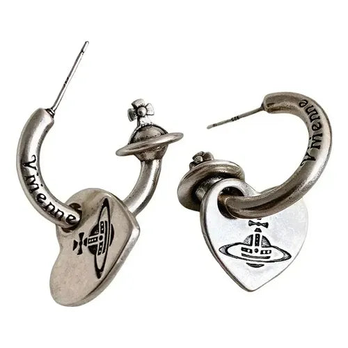 Aretes Clásicos de Saturno con Clavos | Grado B