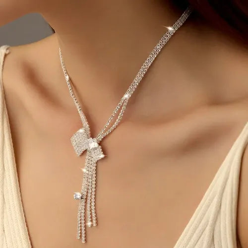 Conjunto de Collar y Pendientes Color Plateado | Grado B