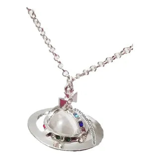 Collar Mini con Diseño de Saturno en Relieve | Grado B