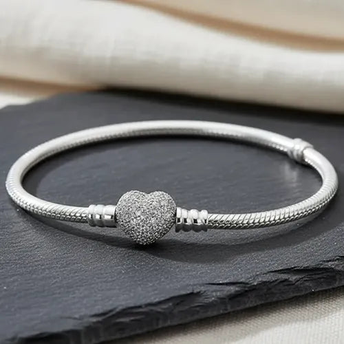 Pulsera con Cierre de Corazón Pavé Color Plateado | Grado B