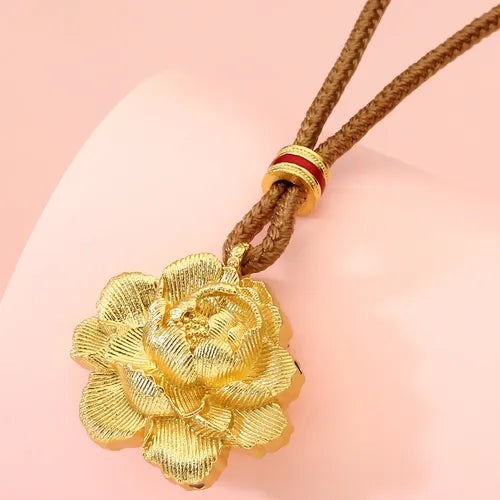 Collar Geométrico Calado de Acero Inoxidable Color Dorado | Grado B