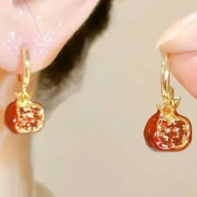 2 Pares de Aretes con Letras de Feliz Año Nuevo Color Verde y Rojo | Grado B