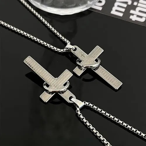 Collar con Dije de Cruz y Circonita Corte Pétalo | Grado B