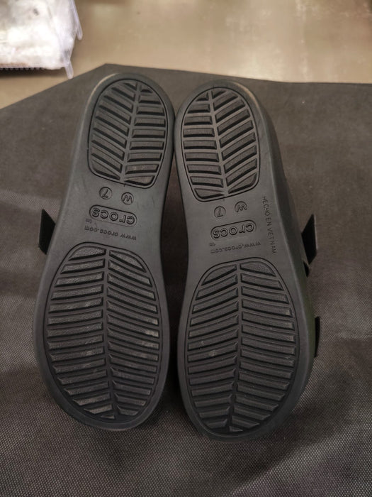 Sandalias Crocs Brooklyn Low Wedge para Mujer Talla 23 MX| Grado B